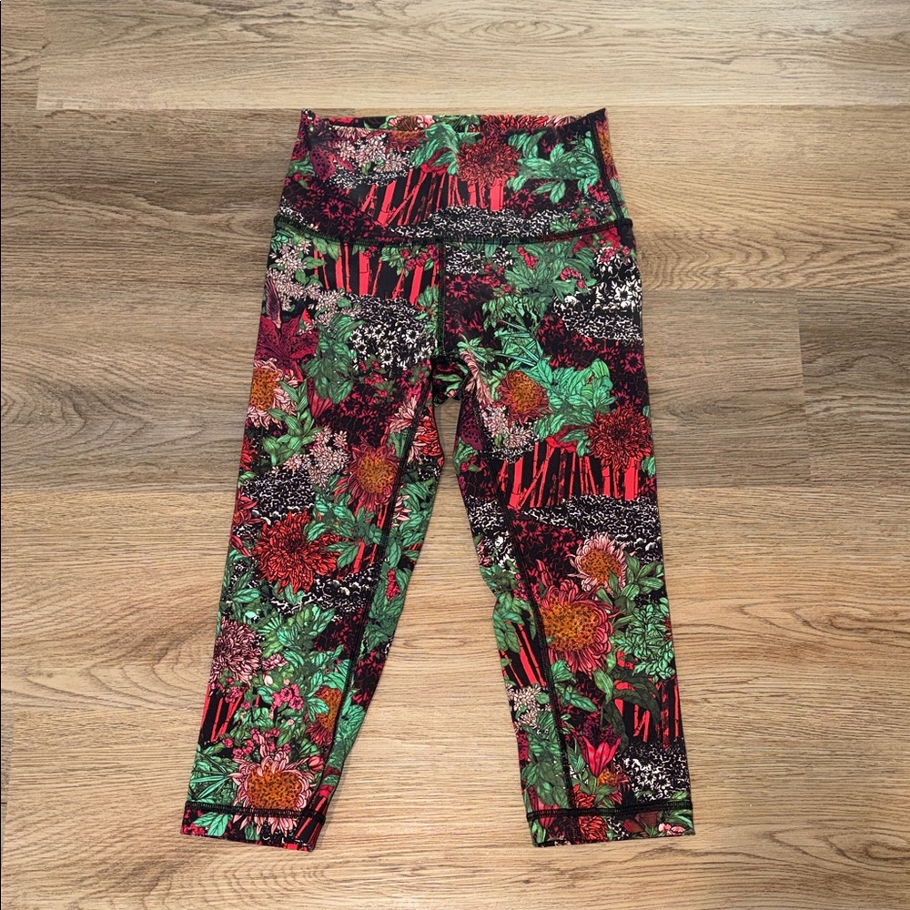 lululemon wunder under HR 1/2 tight floral 17”athletic leggings size 4